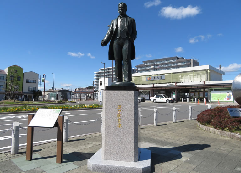 記念碑施工事例６（関口隆吉像（JR菊川駅前））